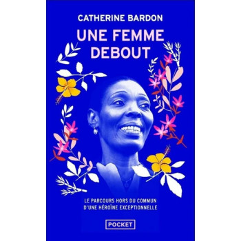 Une femme debout
